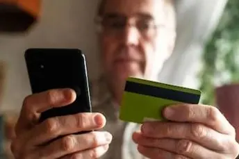 خبر رسمی شبانه از واریز هدیه ۱٬۴۴۰٬۰۰۰ تومانی روز مادر به حساب بازنشستگان | افزایش حقوق بازنشستگان در آذر ماه تایید شد