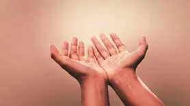 این دعا رو بخون و پیش همه عزیز شو | اگر میخوای پیش همسر و شریک عاطفیت عزیز باشی این دعا رو از دست نده