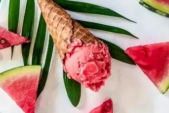طرز تهیه بستنی هندوانه‌ای خانگی در 5 دقیقه