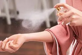 ترفند ماندگاری عطر | چگونه تا پایان روز خوشبو بمانیم؟