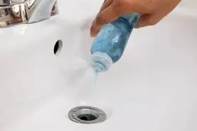سینک وقتی گرفت تو یک چشم بهم زدن بازش کن | معجزه جوش شیرین و سرکه برای بازکردن سینک ظرفشویی
