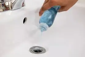 سینک وقتی گرفت تو یک چشم بهم زدن بازش کن | معجزه جوش شیرین و سرکه برای بازکردن سینک ظرفشویی