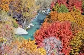 سفری لذت بخش به زیباترین روستای نزدیک تهران در پاییز؛ روستای آدران در یک ساعتی تهران