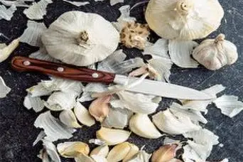 تمام عمر از خواص خوردن پوست سیر غافل شده ایم / خواص بی نظیر پوست سیر که تا حالا نمیدانستیم