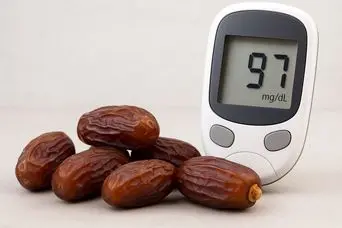 اگر دیابت دارید، قبل از خوردن خرما حتماً این مطلب را بخوانید | خرما و قند خون؛ توصیه‌ای مهم برای بیماران دیابتی