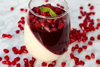 طرز تهیه چیزکیک لیوانی انار؛ دسر خوشمزه شب یلدا