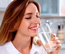 چطور با خوردن آب لاغر شویم