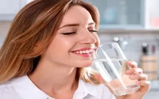 چطور با خوردن آب لاغر شویم