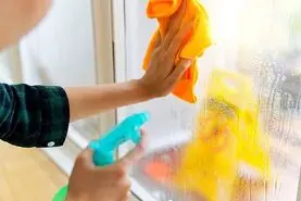 با این مواد خونگی و طبیعی شیشه پاک کنی درست که پاک کنندگیش 10 برابر شیشه پاک کنای شیماییه