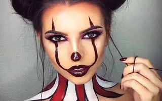 ایده‌های خلاقانه  و ساده آرایش هالووینی؛ از خون‌آشام تا جادوگر