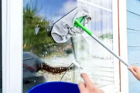 تمیز کردن شیشه بیرونی خونه سخت و ترسناک ترین بخش خونه تکونیه | بیا اینجا تا بگم چطوری بدون زحمت و ترس این کارو انجام بدی