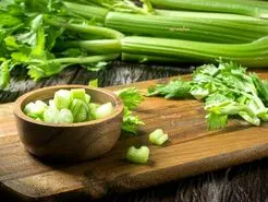با خوردن این سبزی از قلب محافظت کند و تا مثل جوان ۱۸ ساله کار کنه