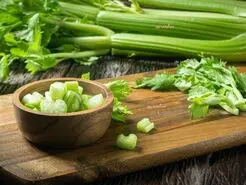 با خوردن این سبزی از قلب محافظت کند و تا مثل جوان ۱۸ ساله کار کنه