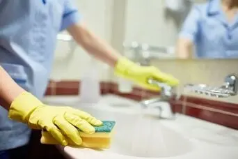 ترفندهای جادویی تمیز کردن حمام در خانه تکانی عید