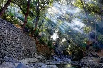 سفری لذت بخش به زیباترین روستای نزدیک تهران در پاییز؛ روستای سنج در یک ساعتی تهران