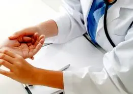 اگه کف دستت این شکلی شد بدون بیماری کبدی داری | وقتی دست های شما نشانه های بیماری کبد دارند