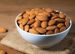 خوردن روزی 4 عدد از این مغز خوشمزه به صورت خیس برای بدن معجزه میکنه