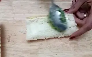 طرز تهیه نان سیر پنیری در 5 دقیقه!