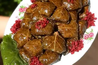 طرز تهیه دلمه برگ مو؛ خوشمزه و مجلسی به روش تبریزی