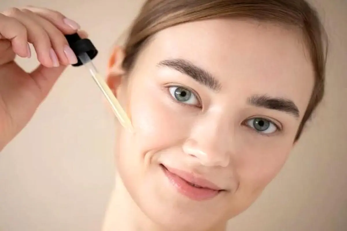 بهترین روغن برای لک قهوهای صورت؛ خداحافظی همیشگی با لکها