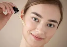 بهترین روغن برای لک قهوه‌ای صورت؛ خداحافظی همیشگی با لک‌ها