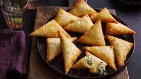 طرز تهیه سمبوسه سیب‌زمینی با نان لواش | ترد می‌ماند و در روغن باز نمی‌شود