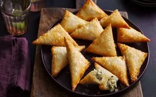 طرز تهیه سمبوسه سیب‌زمینی و پنیر با نان لواش | سمبوسه کم‌روغن با با روی برشته