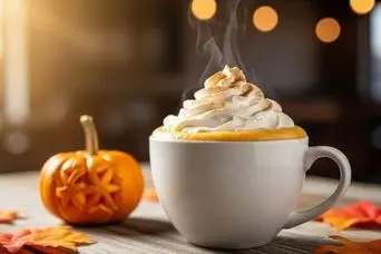 لاته پاییزی با طعم کدو و ادویه؛ نوشیدنی محبوب پاییز