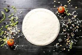 فوت و فن تهیه خمیر پیتزا خانگی خوشمزه/ ترفندهای که فقط آشپزهای حرفه‌ای میدونن!