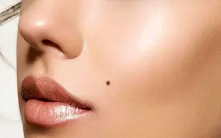 این خال‌ها در بدن نشانه جذابیت و خوش‌اقبالی‌اند | رازهای جالب خال بدن؛ از عشق و روزی تا خوش‌شانسی