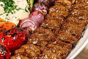 طرز تهیه کباب کوبیده بازاری خوشمزه/ چیکار کنیم کباب کوبیده از سیخ نریزد؟