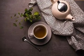 طالع بینی حرفه ای با فنجان چای | اول یک فنجان چای برای خودتان بریزید نیت کنید و طالع خودتان را بخوانید
