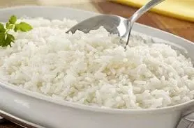 ترفند جادویی سفید شدن برنج هنگام پخت | فوت کوزه گری برای اینکه همیشه برنج هاتون سفید بشه!