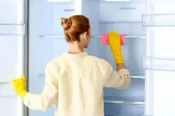  ترفندهای خانه‌داری برای داشتن یخچالی تمیز، خوش‌بو و بهداشتی