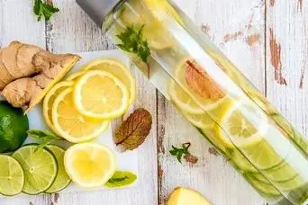 این آب سم‌زدا، راهی مطمئن برای از بین بردن چربی‌های دور شکمتان است