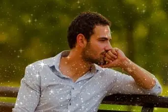 این نشونه های فیزیکی میگه که یکی داره یواشکی بهت فکر میکنه؛ وقتی کسی بی‌صدا به شما فکر می‌کند