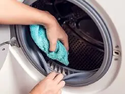 با این ترفند لاستیک ماشین لباسشویی جرم‌گیری و نظافت + راهنمای کامل