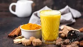 قبل خواب این نوشیدنی با زردچوبه را بخورید و در کمترین زمان معجزه اش را ببنید + پاکسازی کبد و خواب راحت بدون دارو