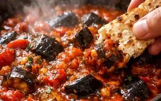 با ۴ بادمجان این شام کم‌خرج را درست کن | طرز تهیه یتیمچه بادمجان با گوجه تازه