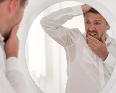 چگونه لکه زرد عرق را از زیر بغل لباس‌ها پاک کنیم؟