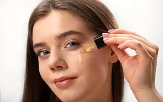 روغن بادام برای جوانسازی زیر چشم