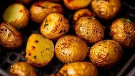 فوت های کوزه گری برای تُردی همیشگی سیب زمینی در هوا پز