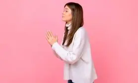 روانشناسی شخصیت با آنالیز حرکات بدن | اگر این کارارو میکنی نا خواسته خودتو جلو همه کوچیک میکنی