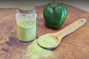 چطور پودر فلفل دلمه‌ای خانگی درست کنیم؟ | طرز تهیه پودر فلفل دلمه‌ای خانگی