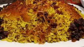طرز تهیه ماش‌پلو ساده با کشمش و پیازداغ؛ غذای کم‌خرج و مقوی