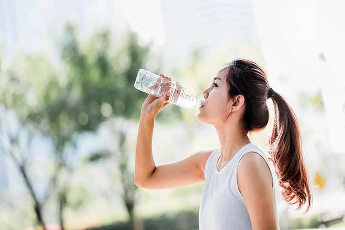 نوشیدن آب به این روش باعث لاغری سریع شما میشود | رسیدن به تناسب اندام مثل آب خوردن با مصرف آب