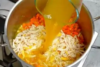 طرز تهیه سوپ گشنیز تبریز؛ سوپ مجلسی و  زمستانی !