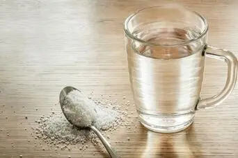  نوشیدن آب نمک ناشتا؛ ترفند ساده‌ای که بدن را متحول می‌کند