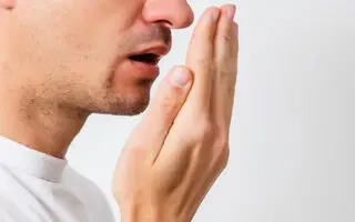 بوی دهان شما چه می‌گوید؟ نشانه‌های بیماری‌های خطرناک را بشناسید