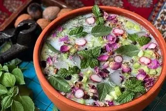 پادزهر گرما را بشناسید!/ آب دوغ خیار؛ سوپرغذای تابستانی که گوارش، پوست و اعصاب را آرام می‌کند